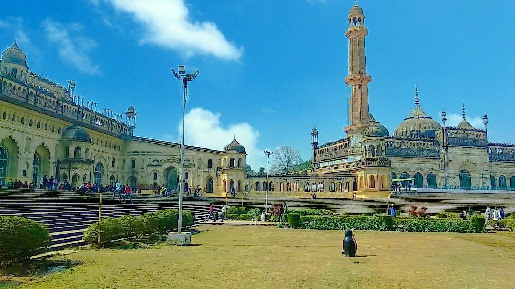 Bara Imambara, Lucknow — local sightseeing and car rental with Gati Travel